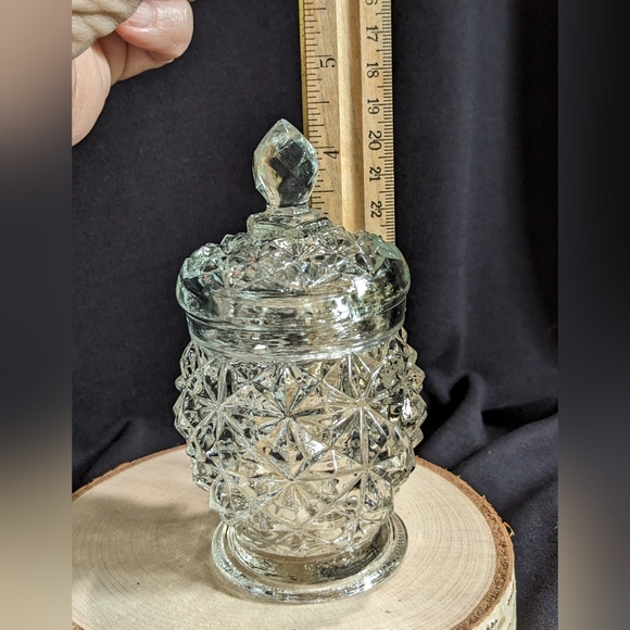 Early 70's AVON CRYSTAL FACETS Cut Glass Jar with Lid - Picture 7 of 10
